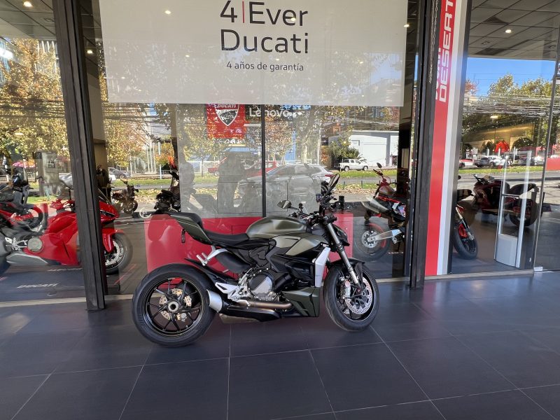 DUCATI STREETFIGHTER V2