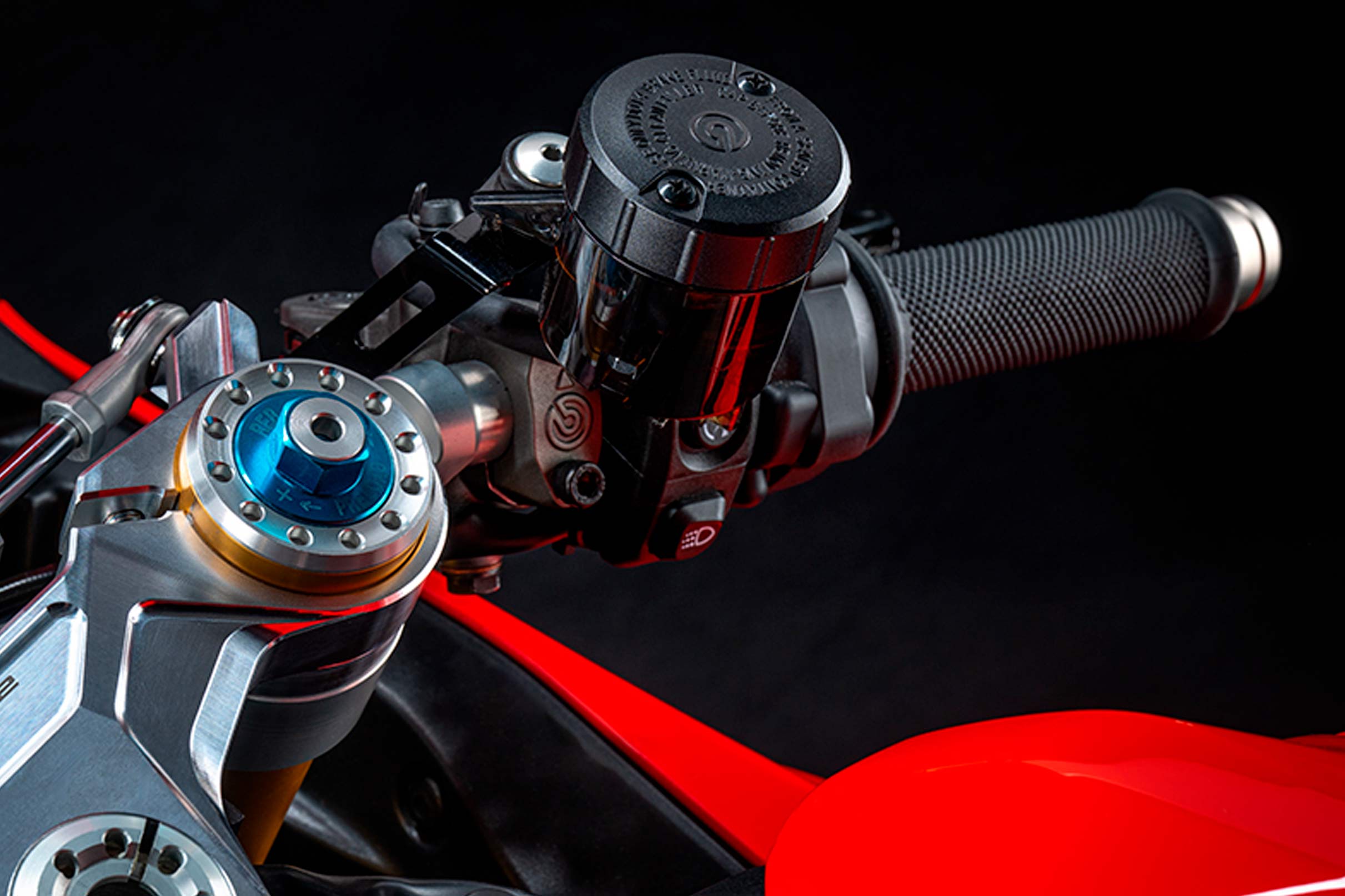 PanigaleV2-MM93_PuñosGp